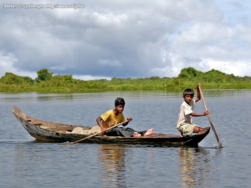 Tonlé Sap - children  Stefan Cruysberghs